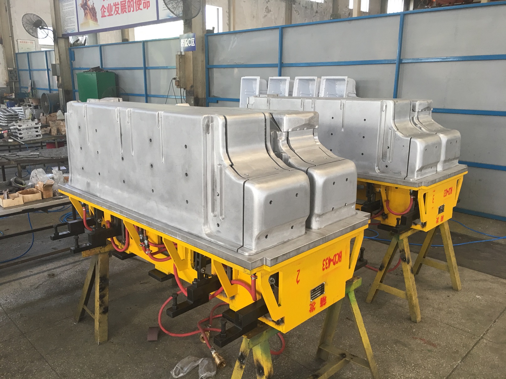 對開門箱體發泡模具